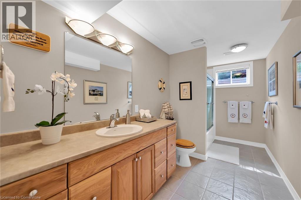 Photo 31 of 19 Bell Avenue, Grimsby ON