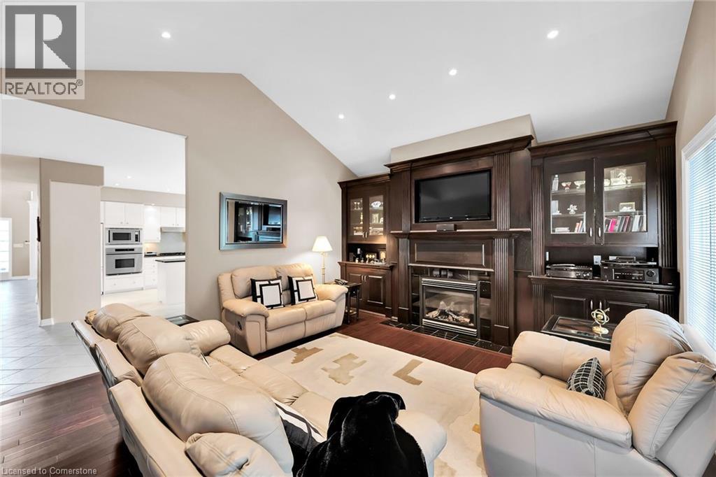 Photo 8 of 19 Bell Avenue, Grimsby ON