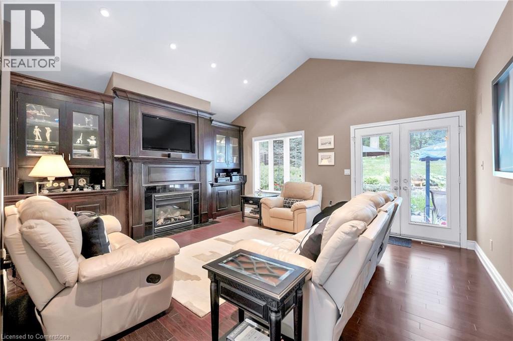 Photo 9 of 19 Bell Avenue, Grimsby ON