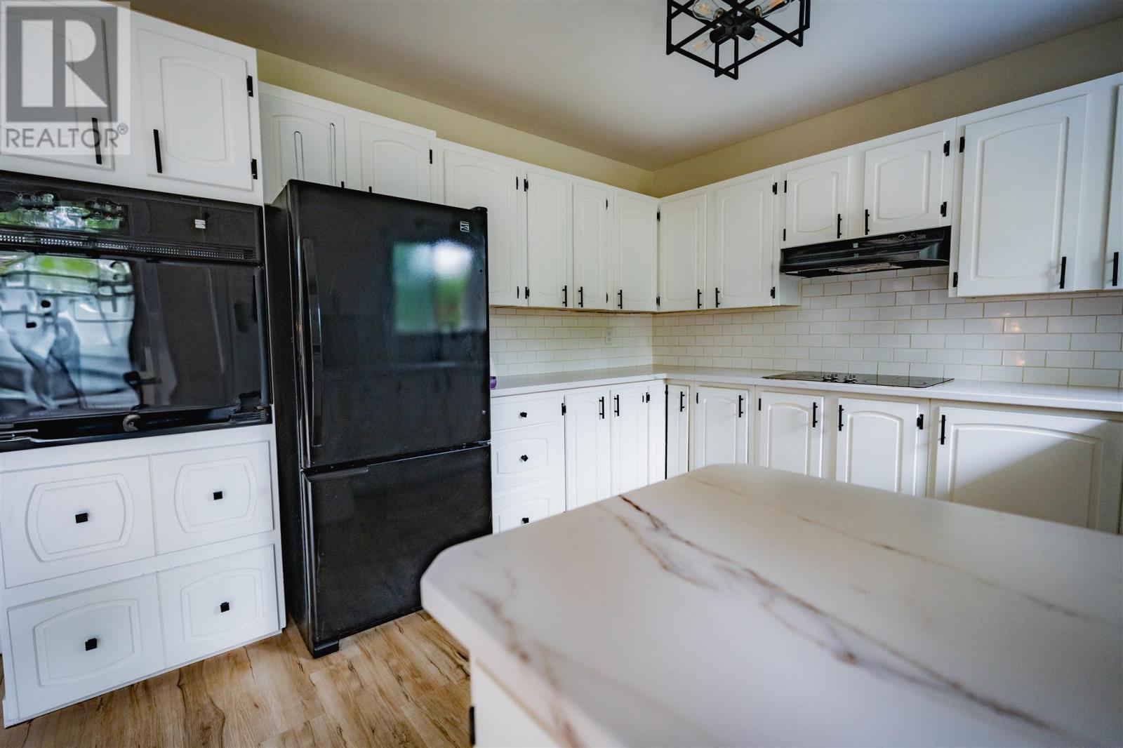 Photo 9 of 117 Plaintree Dr, Sault Ste Marie ON