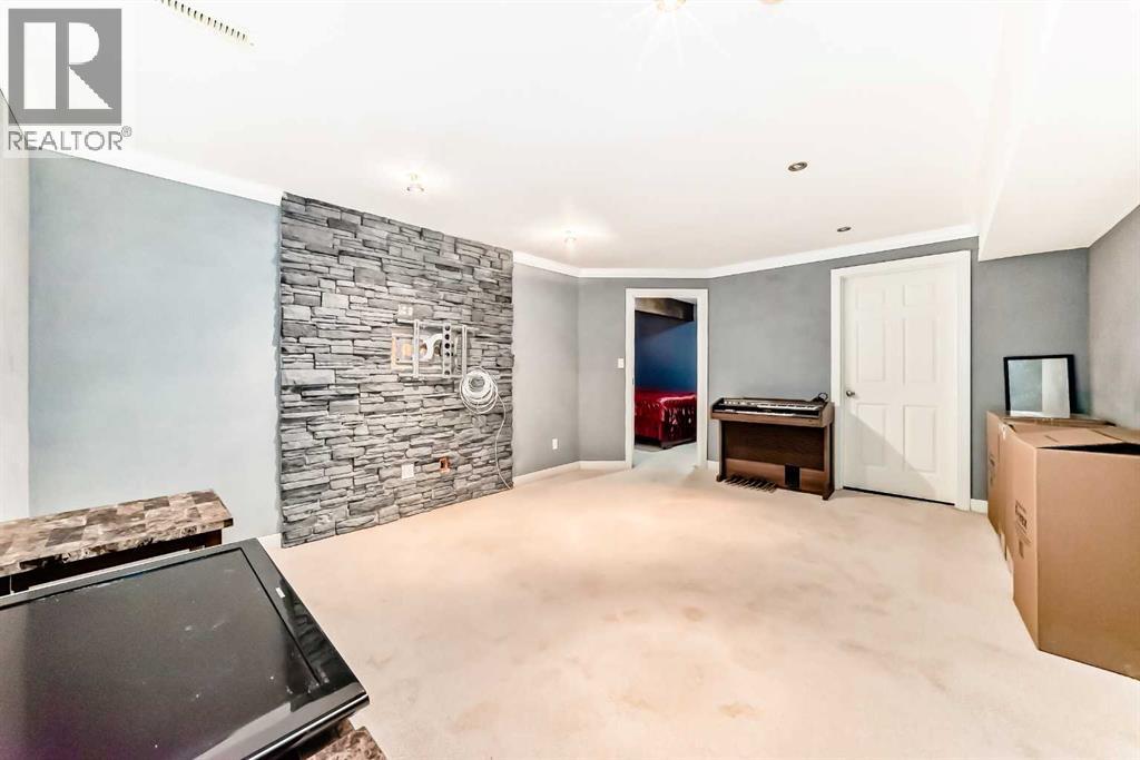 Single Family House for Sale in  Everstone Drive SW Evergreen Calgary 