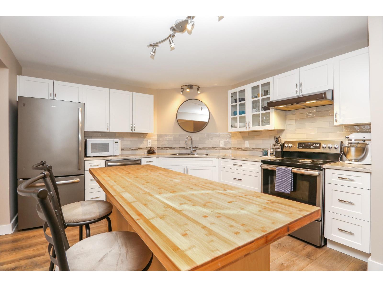 Photo 6 of 208 45660 Knight Road Sardis West Vedder, Chilliwack BC
