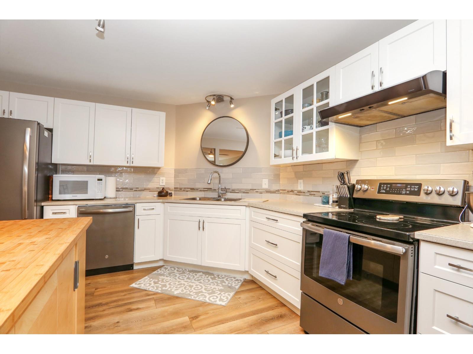 Photo 4 of 208 45660 Knight Road Sardis West Vedder, Chilliwack BC