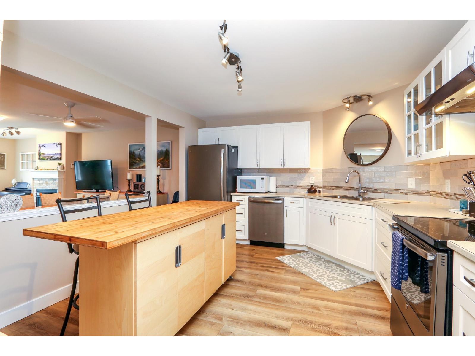 Photo 3 of 208 45660 Knight Road Sardis West Vedder, Chilliwack BC