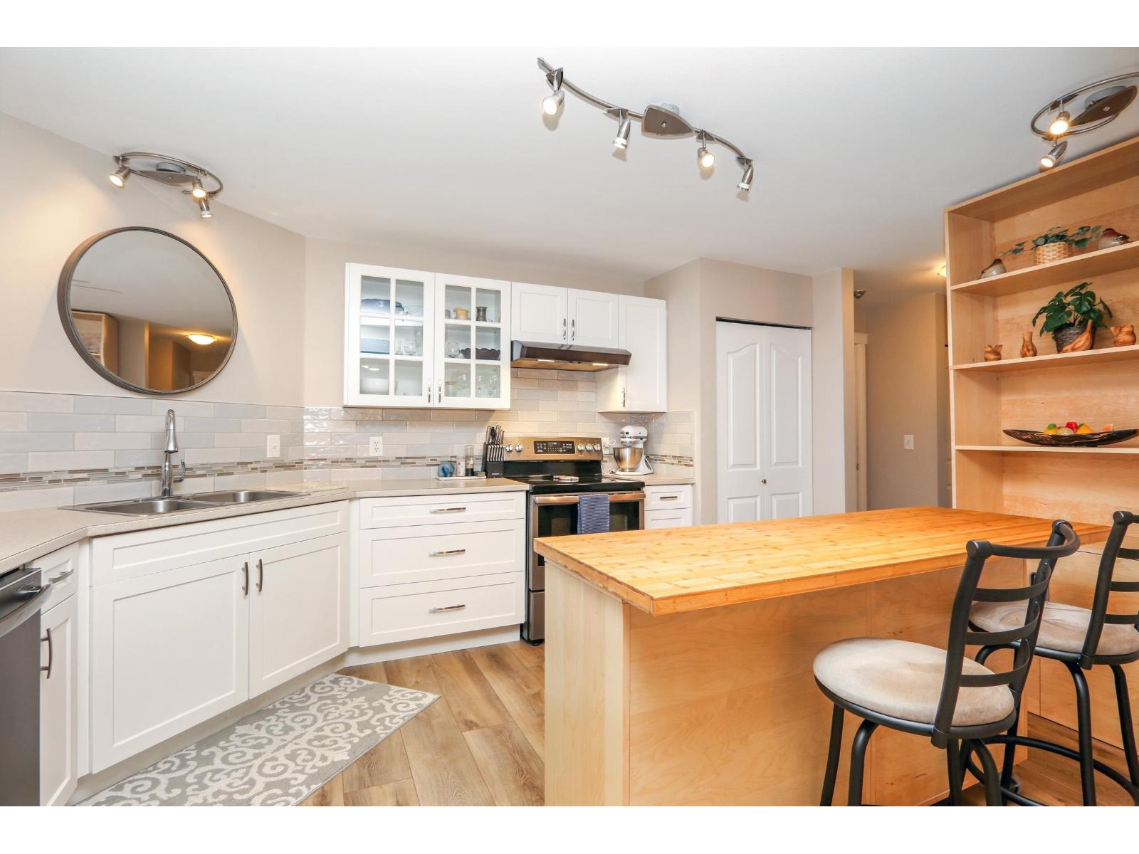 Photo 5 of 208 45660 Knight Road Sardis West Vedder, Chilliwack BC