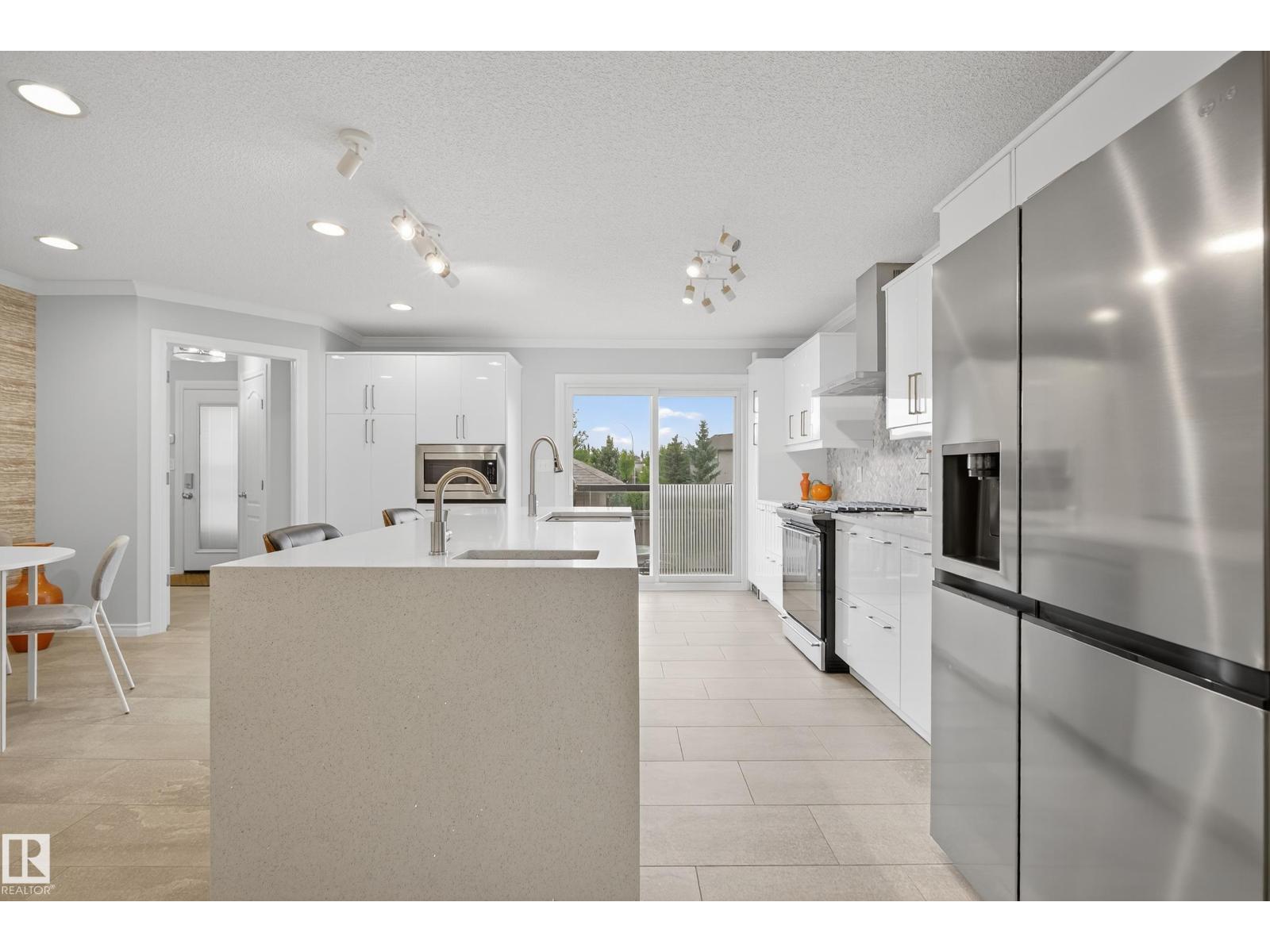 Photo 11 of 8 Chaplin Ln, Sherwood Park AB
