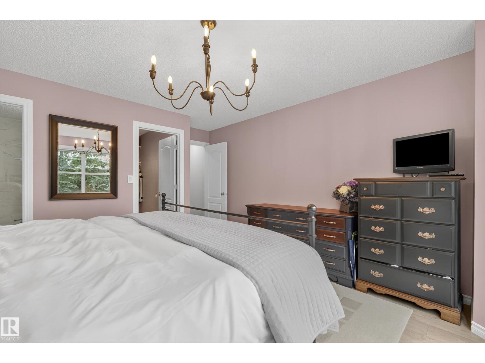 Photo 21 of 8 Chaplin Ln, Sherwood Park AB
