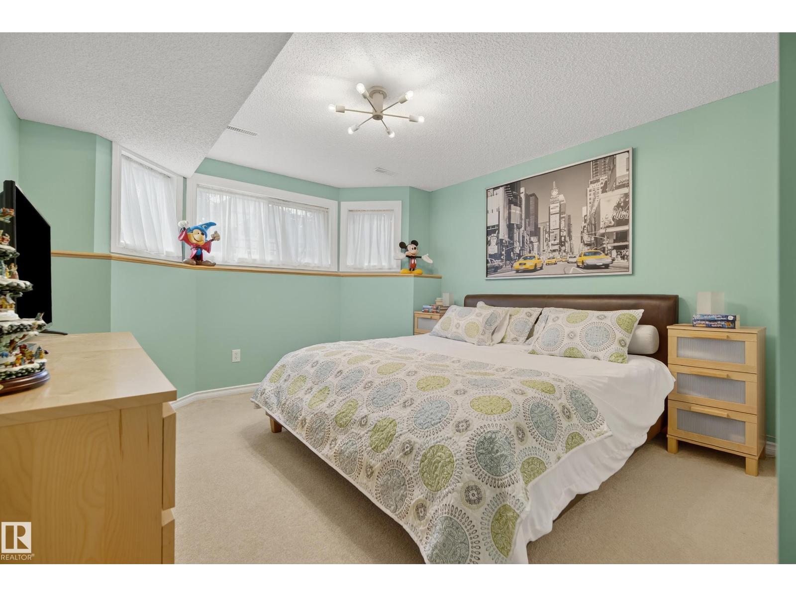 Photo 37 of 8 Chaplin Ln, Sherwood Park AB
