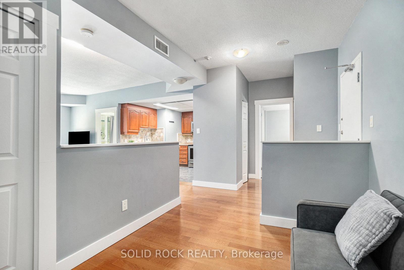 Photo 2 of 202 134 York Street, Ottawa ON