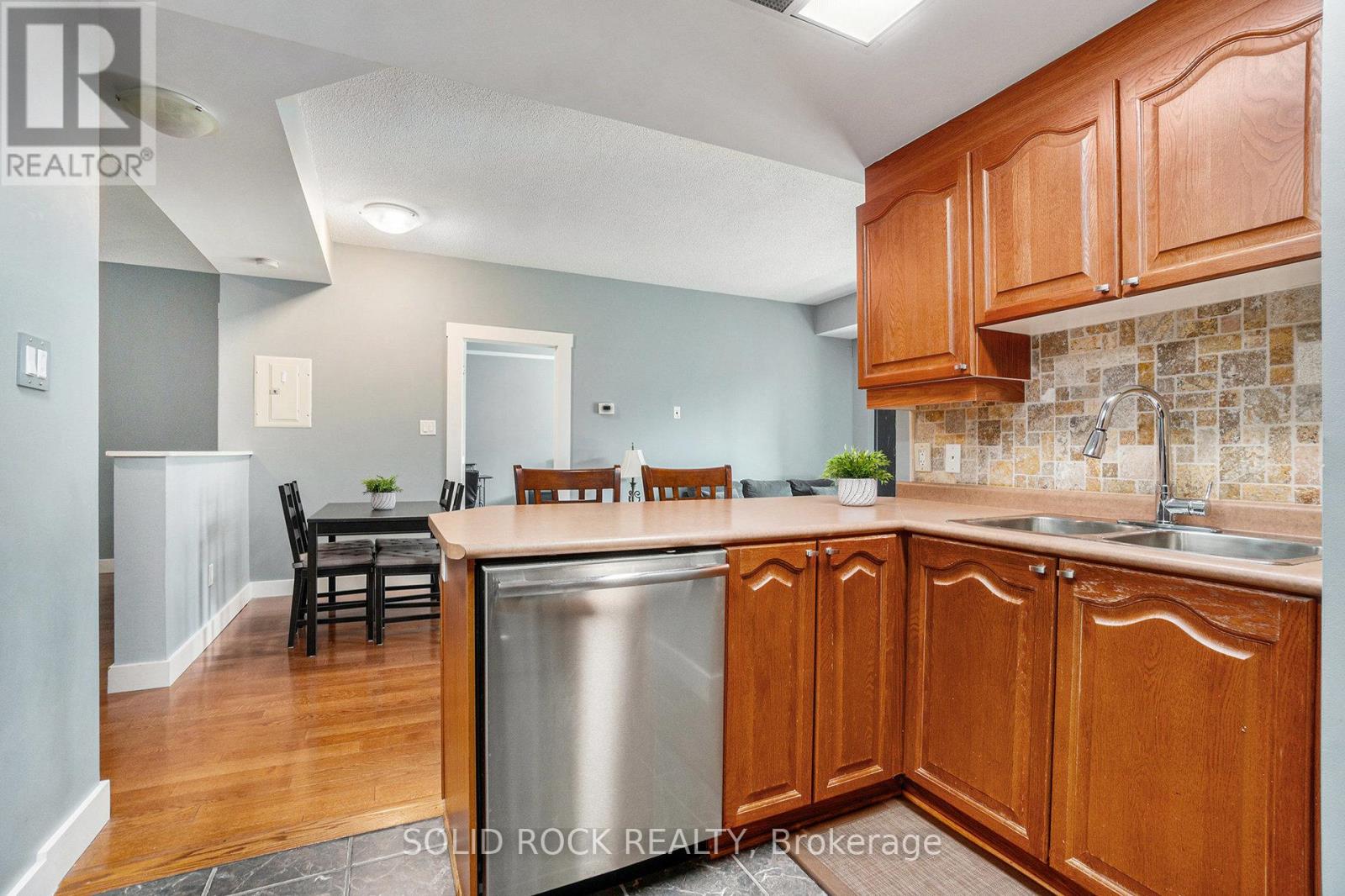 Photo 11 of 202 134 York Street, Ottawa ON