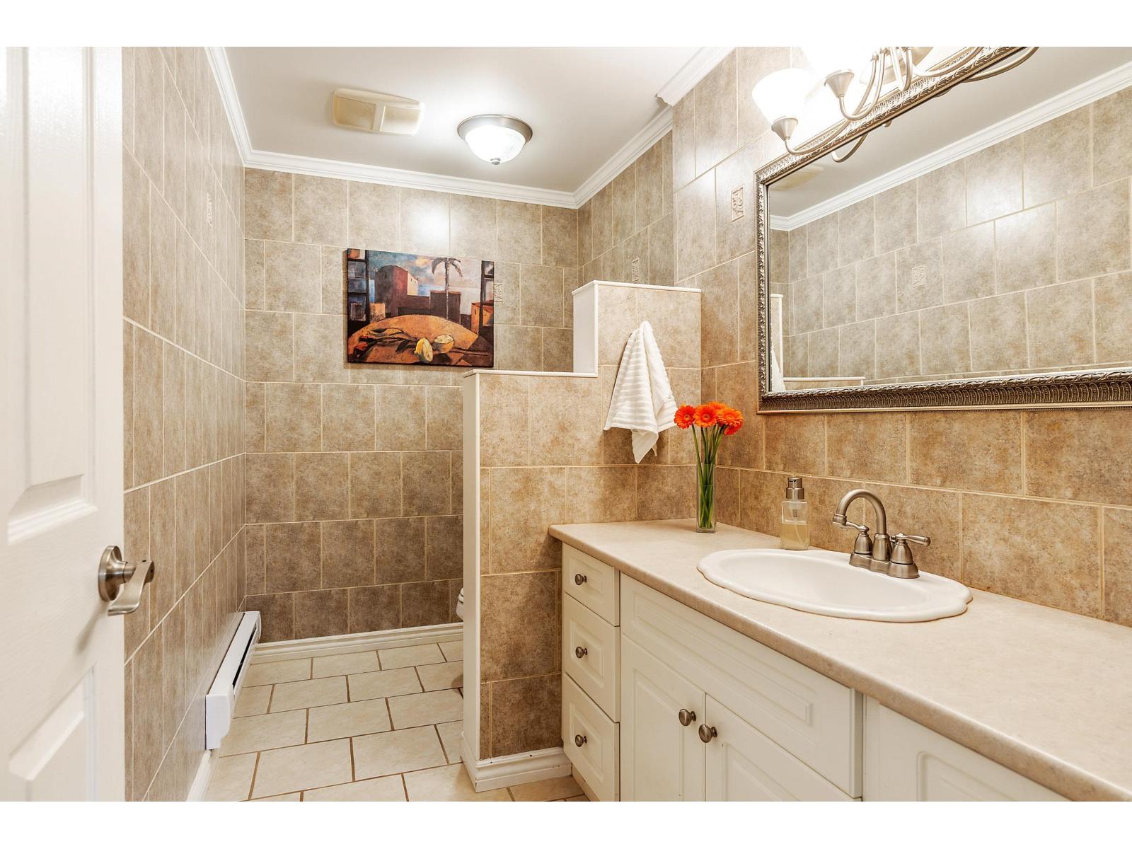 Photo 9 of 16362 14 A Avenue, Surrey BC