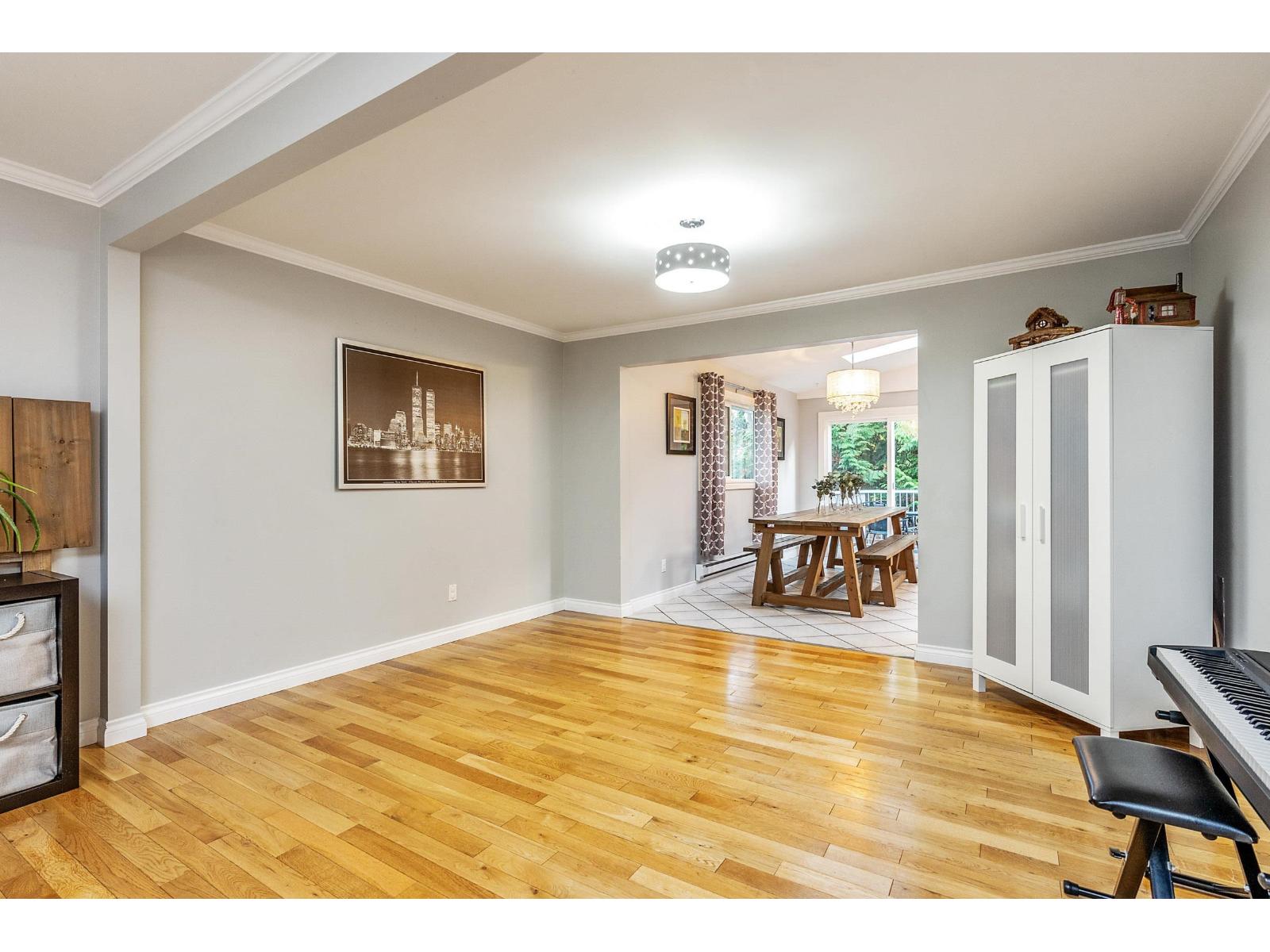 Photo 5 of 16362 14 A Avenue, Surrey BC