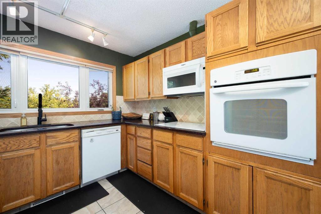 Photo 11 of 108 Romar Street, Fort Mcmurray AB
