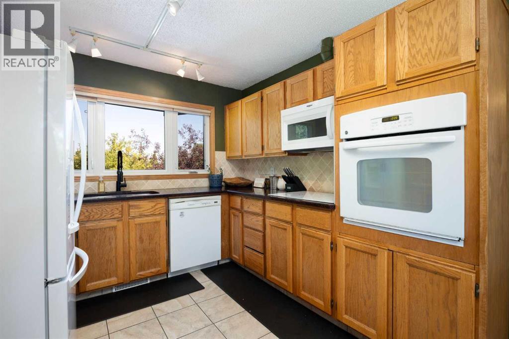 Photo 12 of 108 Romar Street, Fort Mcmurray AB
