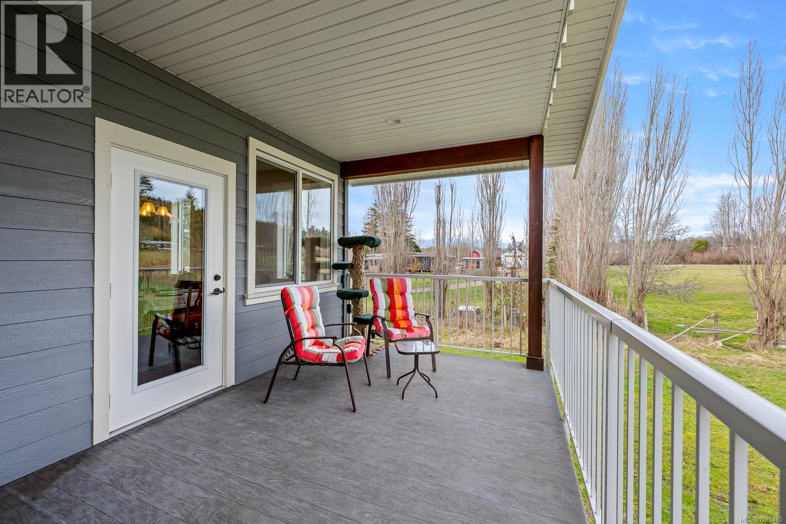 Photo 3 of 4754 Headquarters Rd, Courtenay BC
