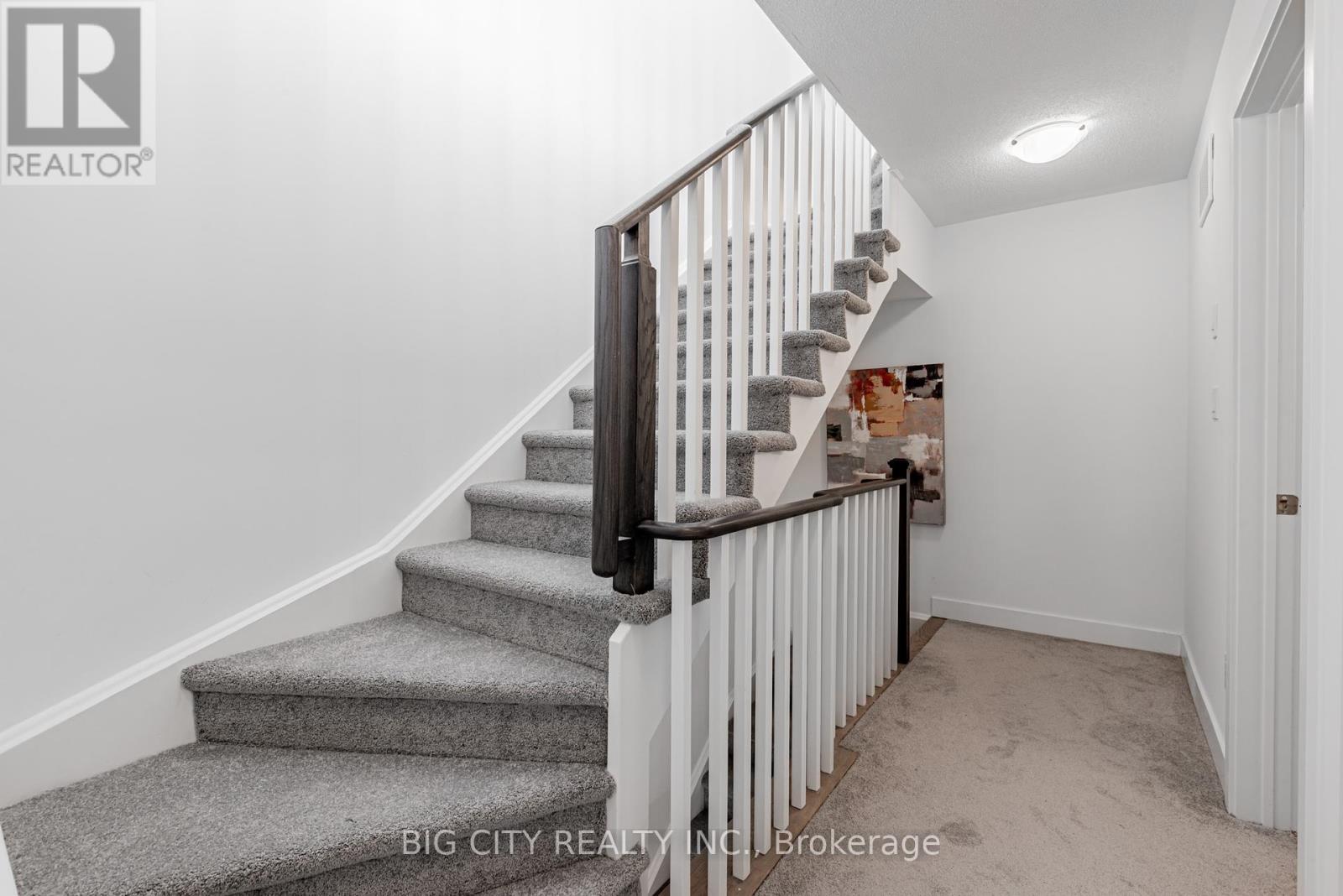 Photo 13 of 27 Canton Lane, Whitchurchstouffville ON