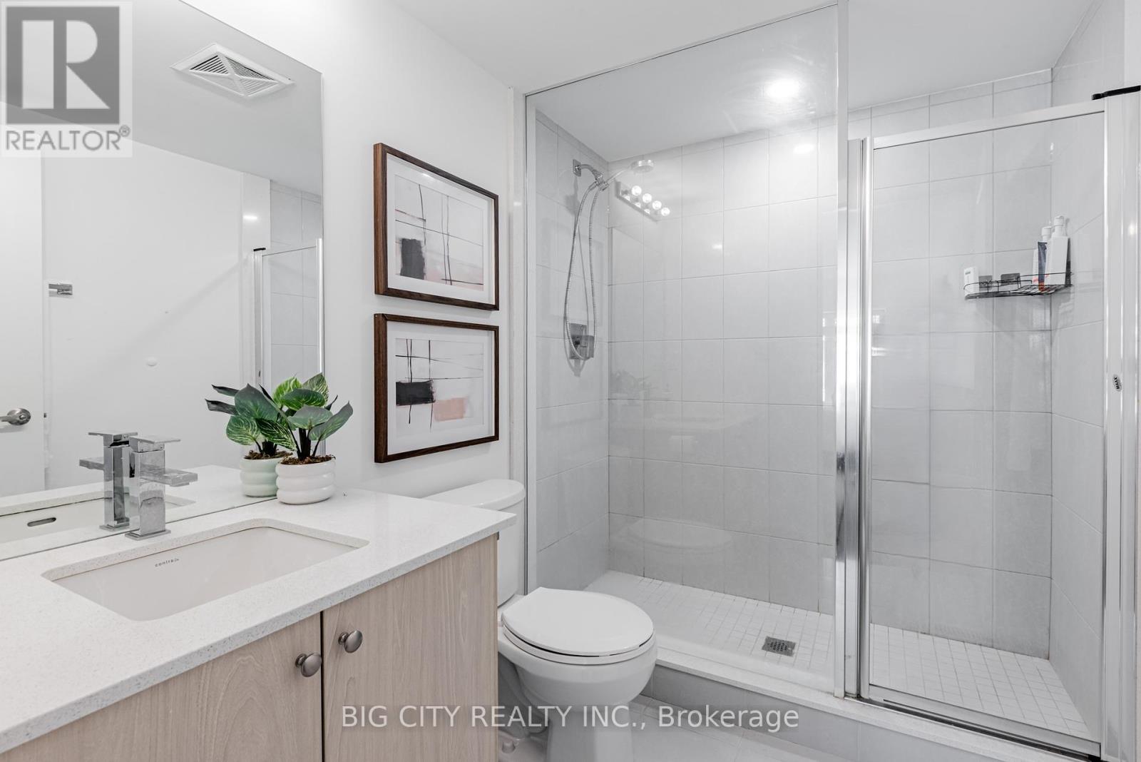 Photo 17 of 27 Canton Lane, Whitchurchstouffville ON