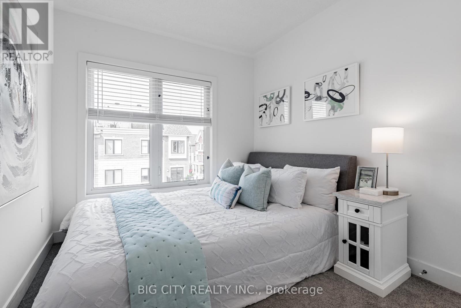 Photo 18 of 27 Canton Lane, Whitchurchstouffville ON