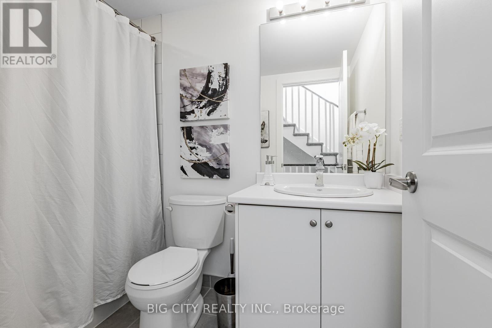 Photo 19 of 27 Canton Lane, Whitchurchstouffville ON