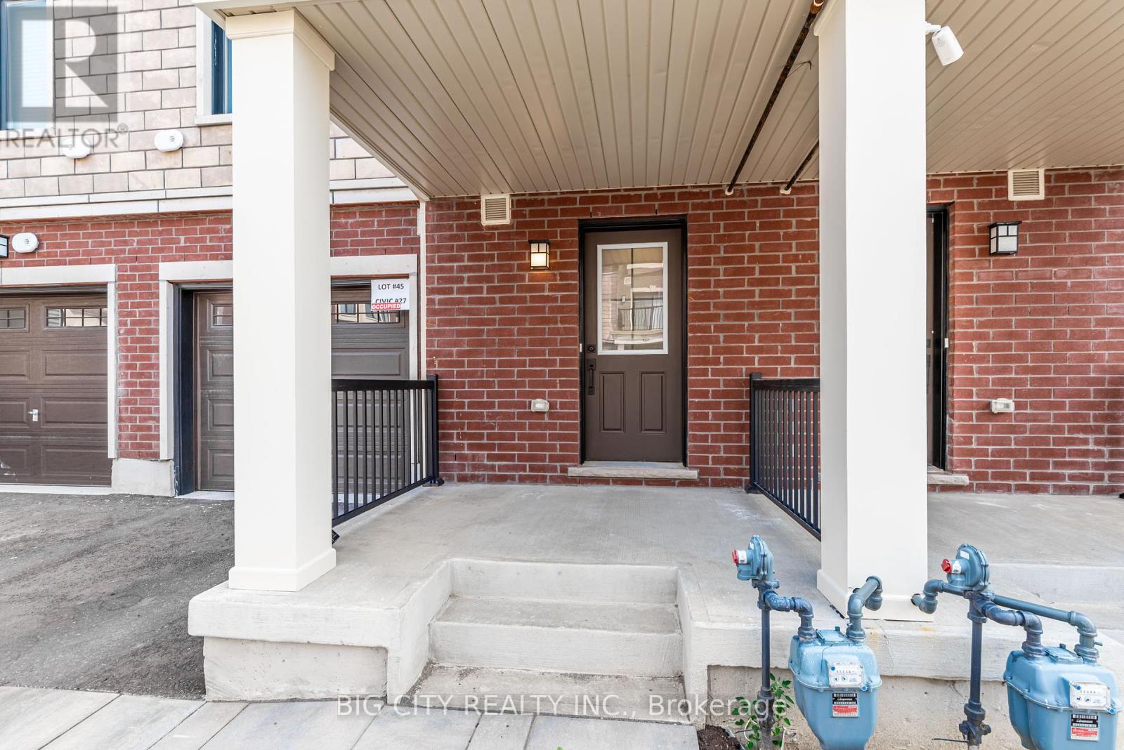 Photo 2 of 27 Canton Lane, Whitchurchstouffville ON