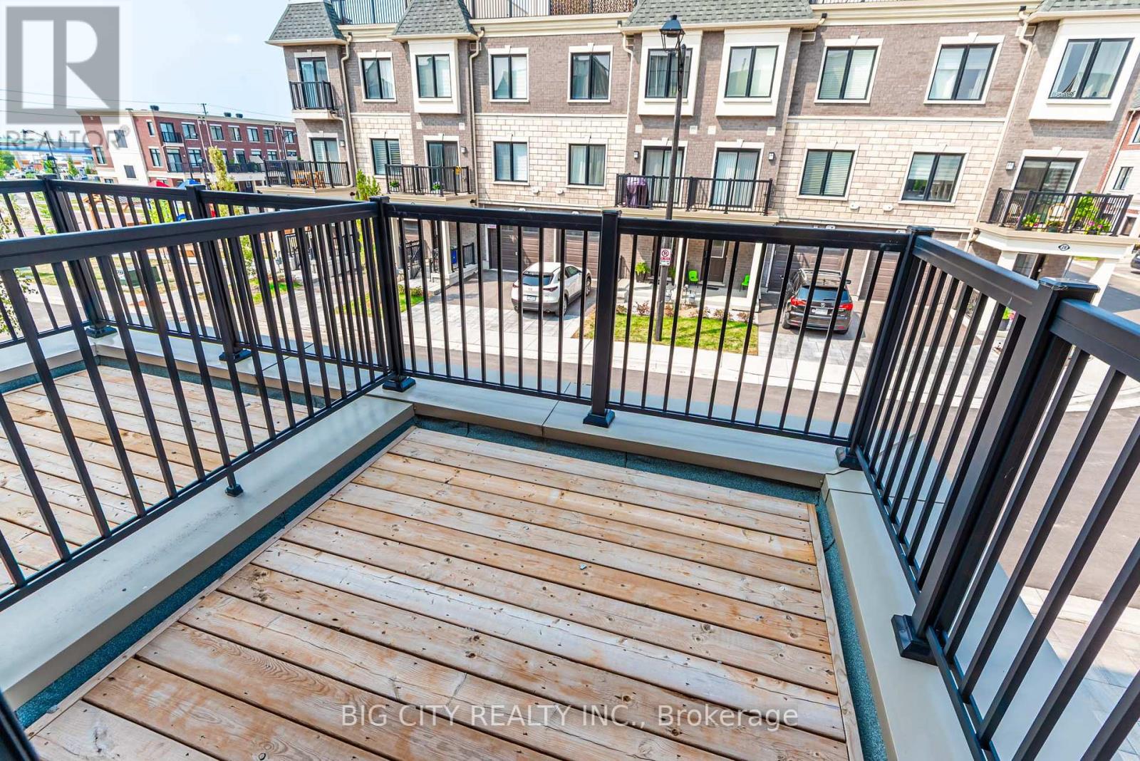 Photo 21 of 27 Canton Lane, Whitchurchstouffville ON