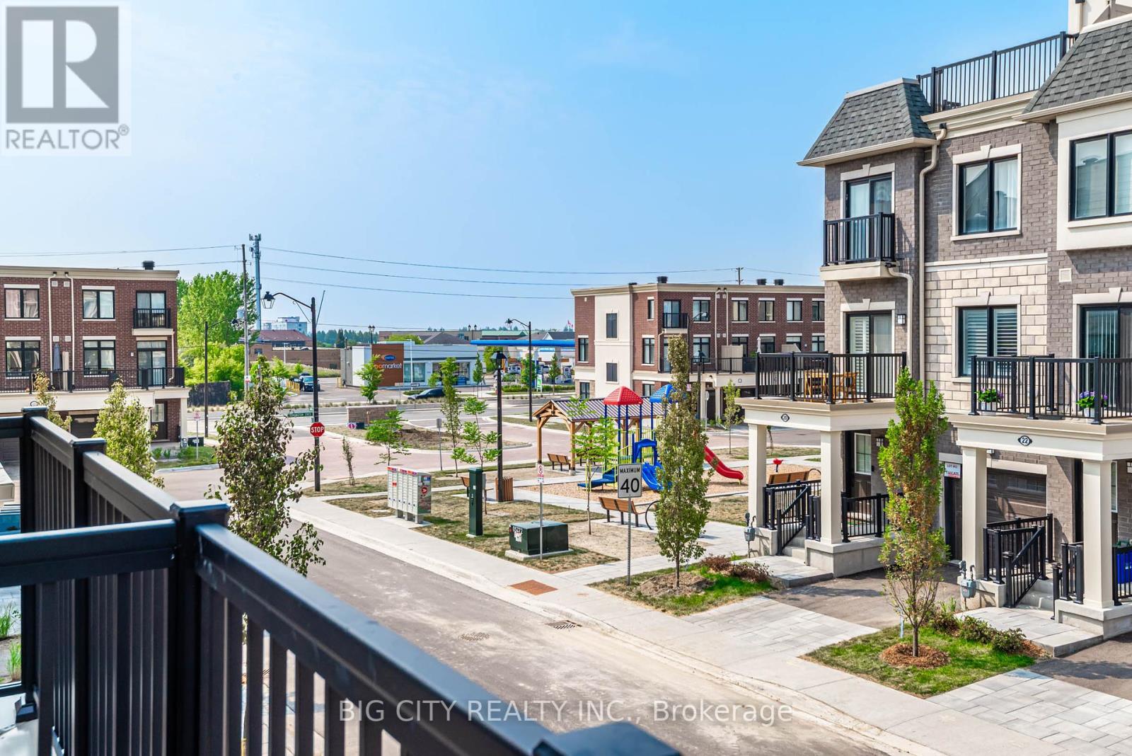 Photo 22 of 27 Canton Lane, Whitchurchstouffville ON