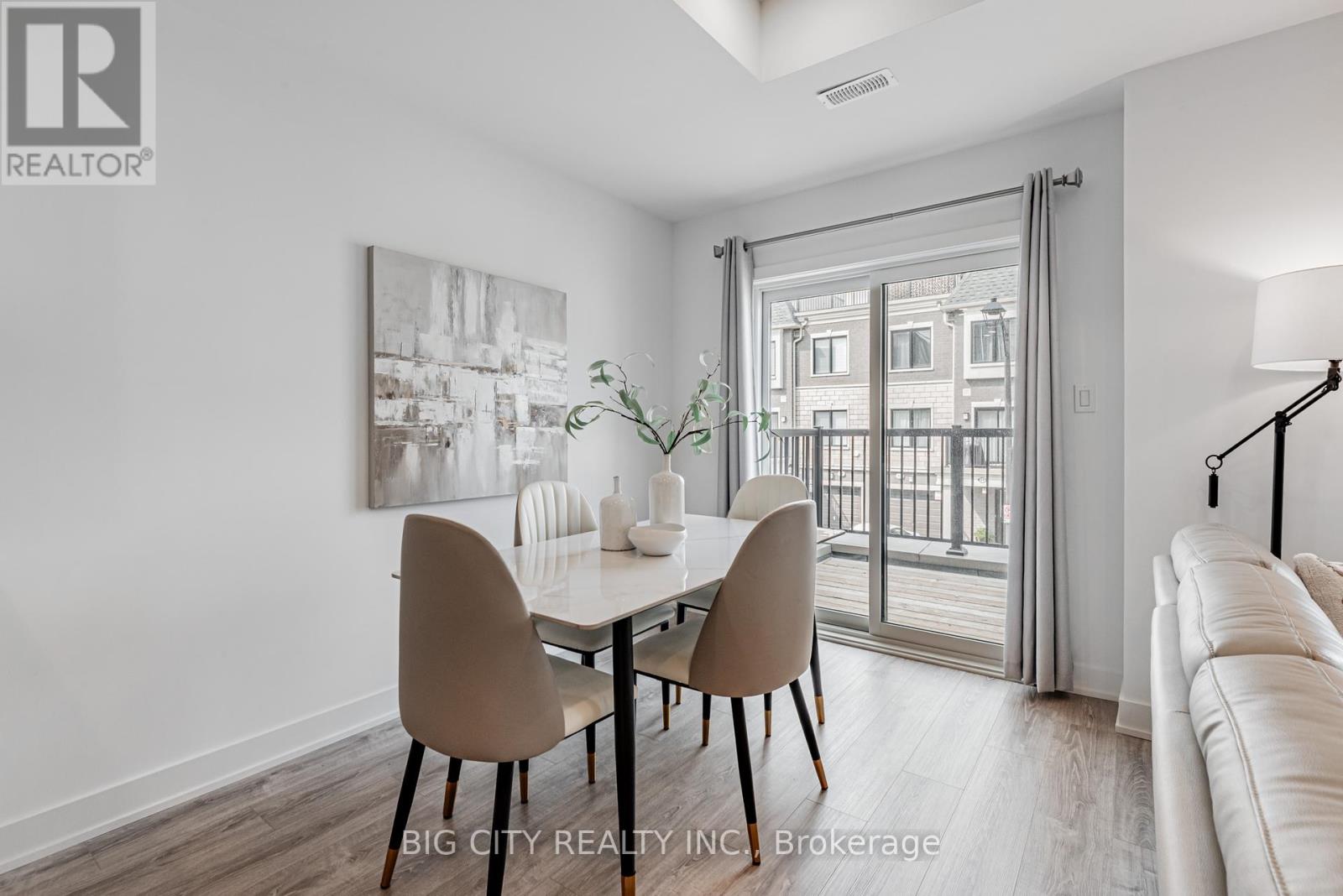 Photo 9 of 27 Canton Lane, Whitchurchstouffville ON