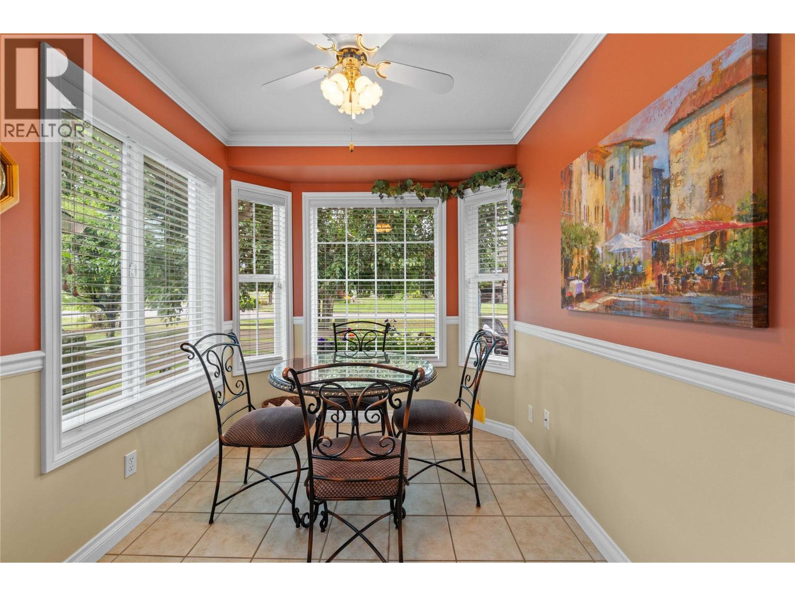 Photo 5 of 2552 Golf View Crescent, Blind Bay BC