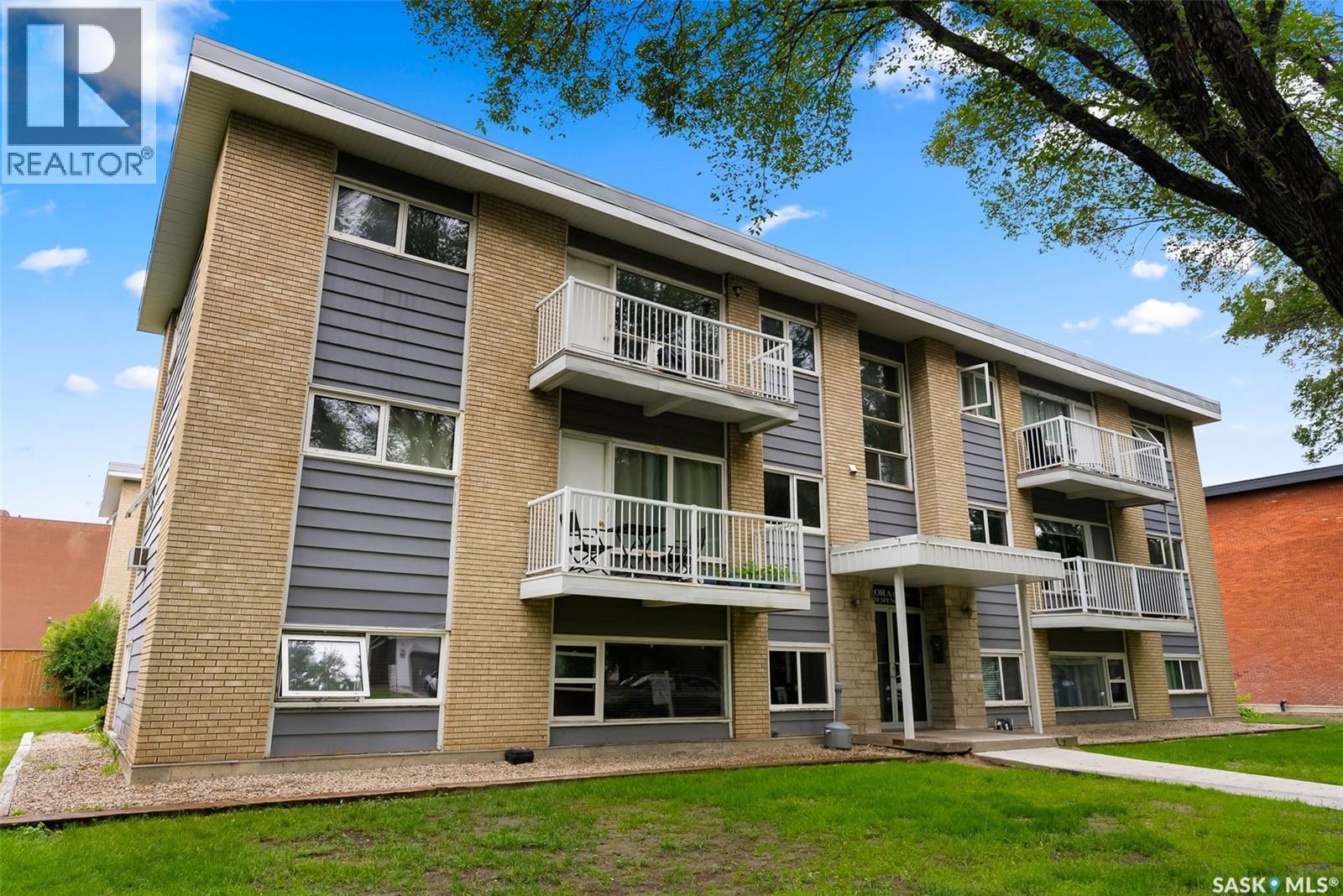 Photo 2 of 10 38 Spence Street, Regina SK