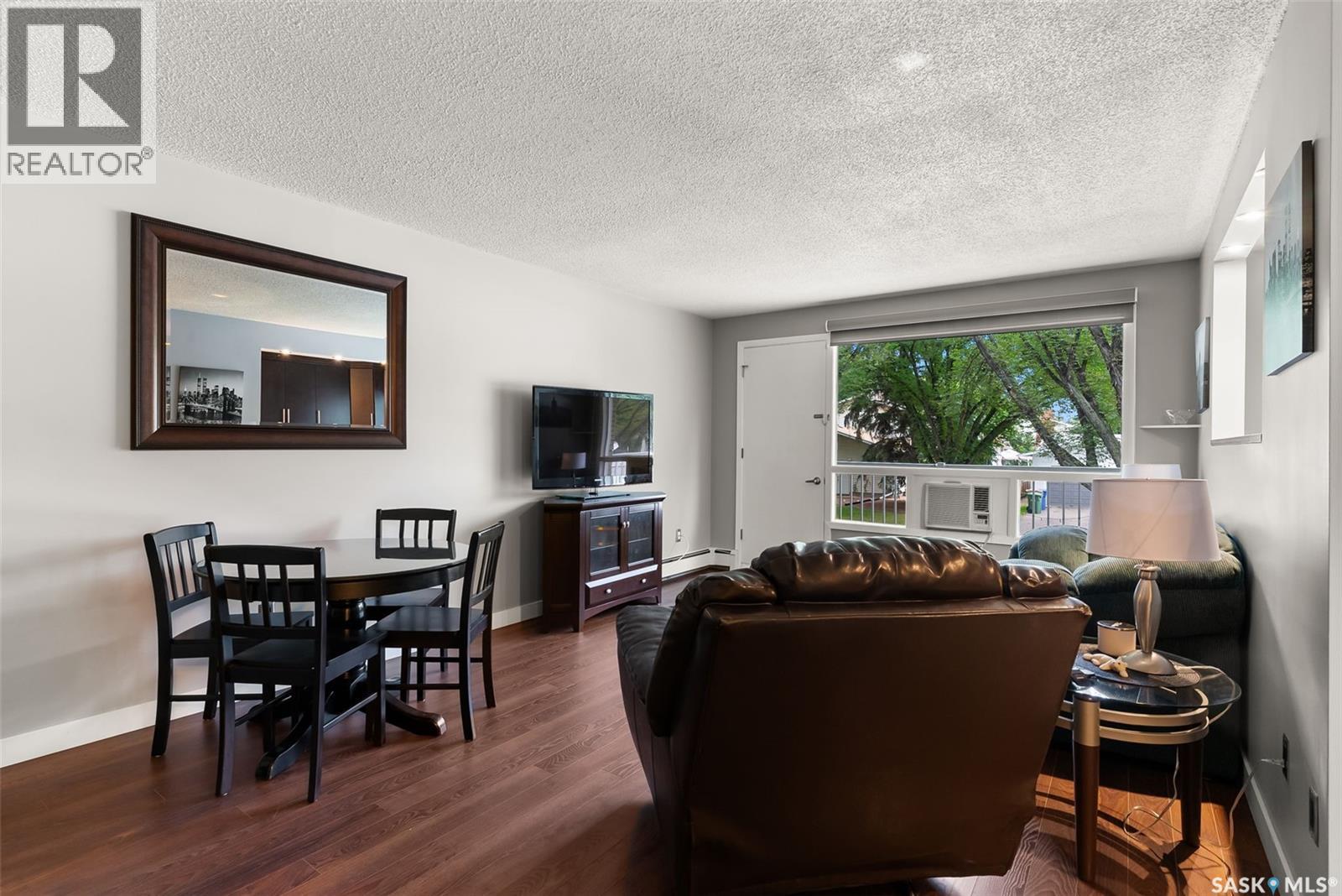 Photo 4 of 10 38 Spence Street, Regina SK