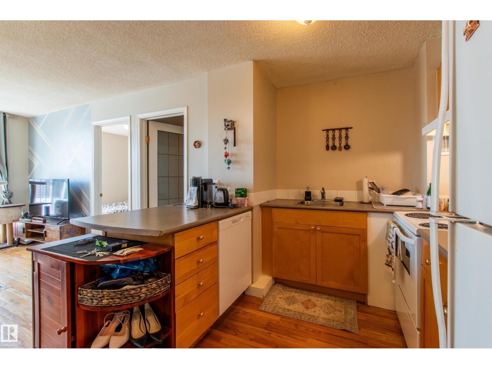 Photo 5 of 805 9730 106 St Nw, Edmonton AB