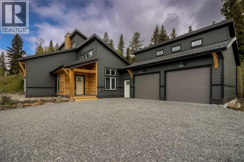 Photo 2 of 33 Kananaskis Court, Coleman AB