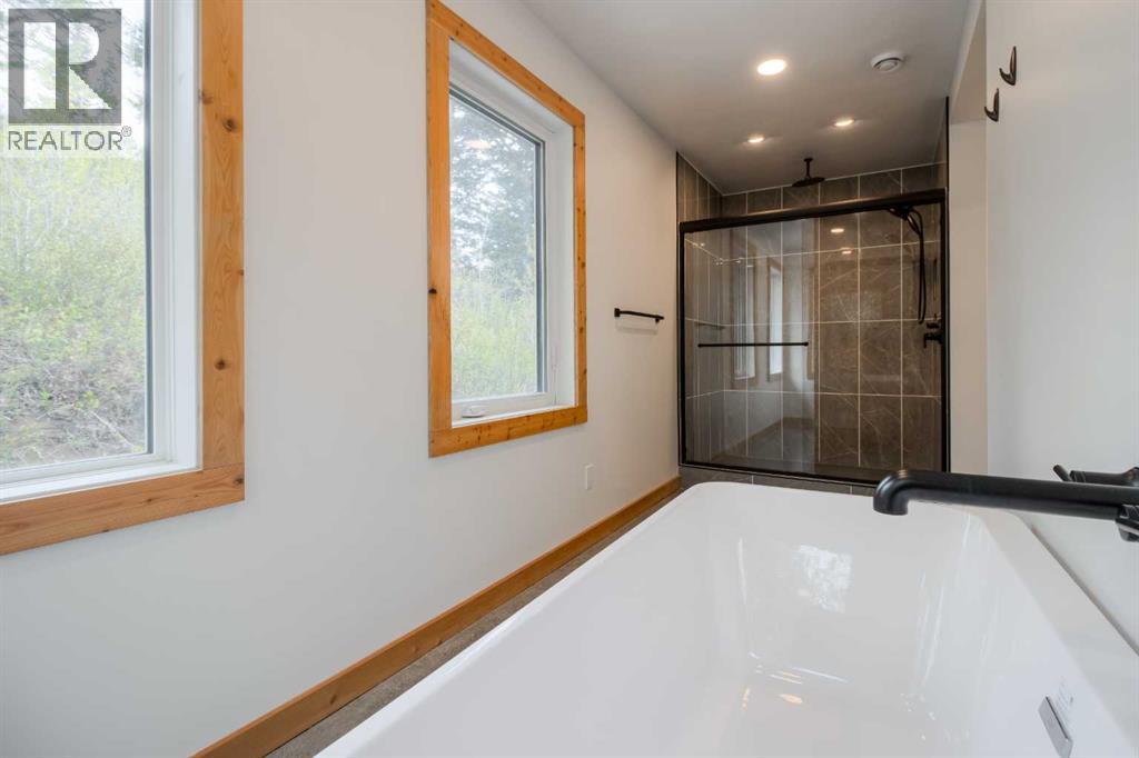 Photo 17 of 33 Kananaskis Court, Coleman AB