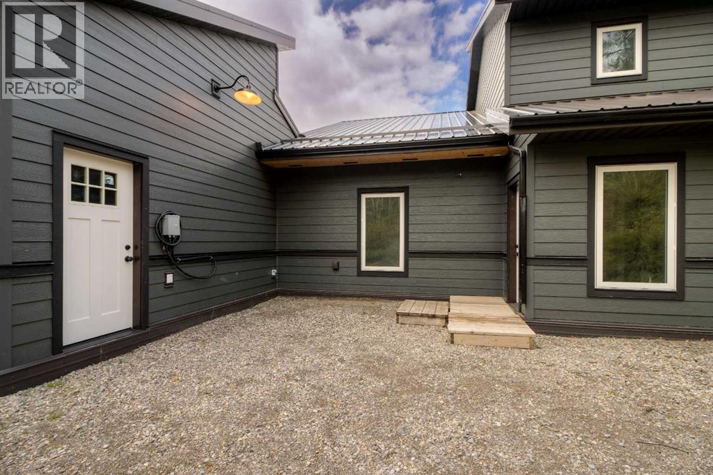 Photo 26 of 33 Kananaskis Court, Coleman AB