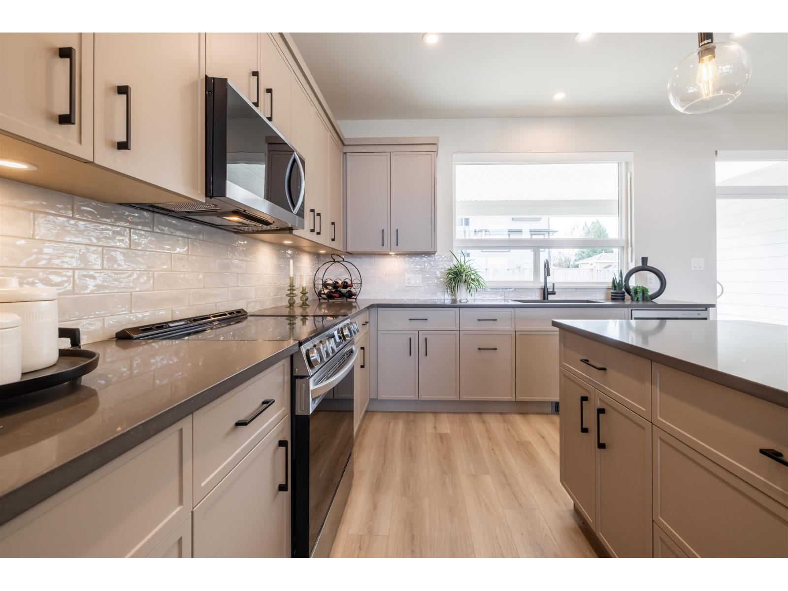 Photo 5 of 47256 Valerie Place Little Mountain, Chilliwack BC