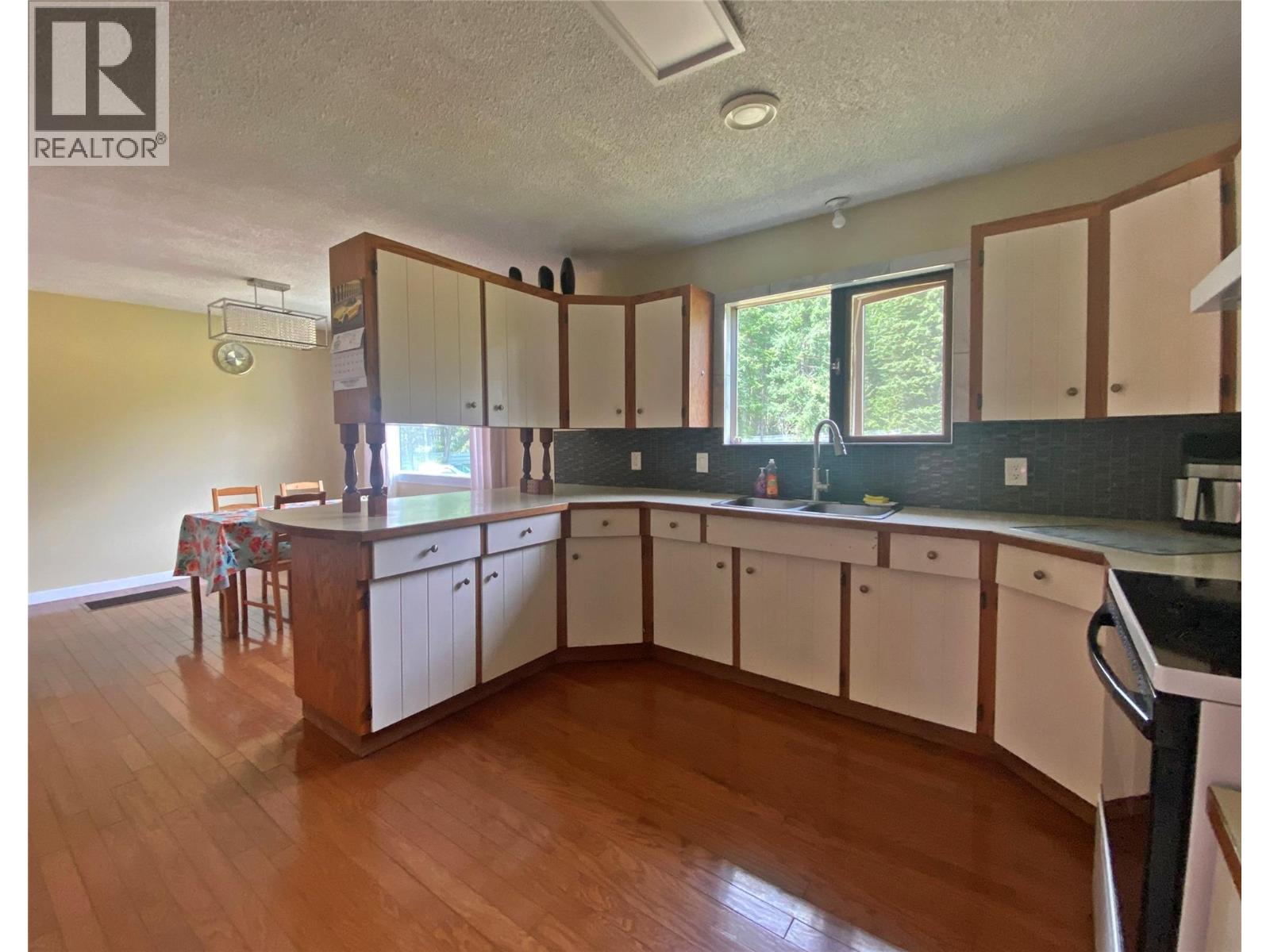 Photo 4 of 6064 Creekside Road, Barriere BC