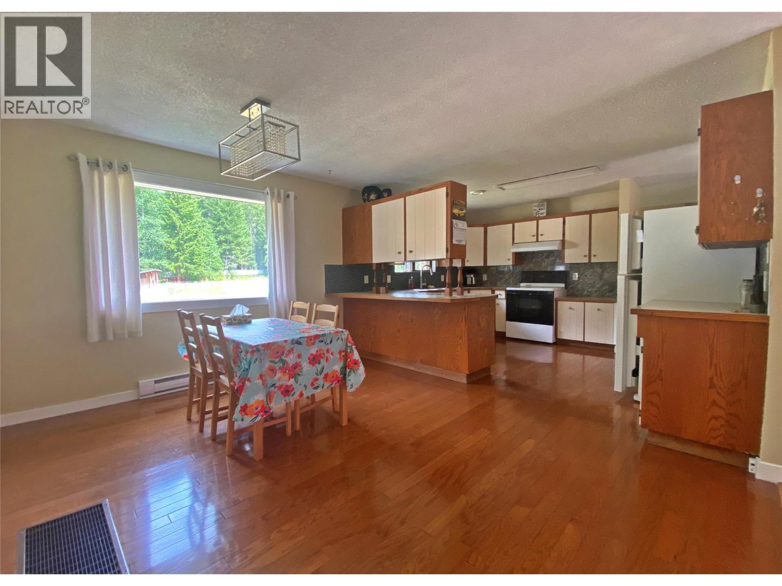 Photo 5 of 6064 Creekside Road, Barriere BC