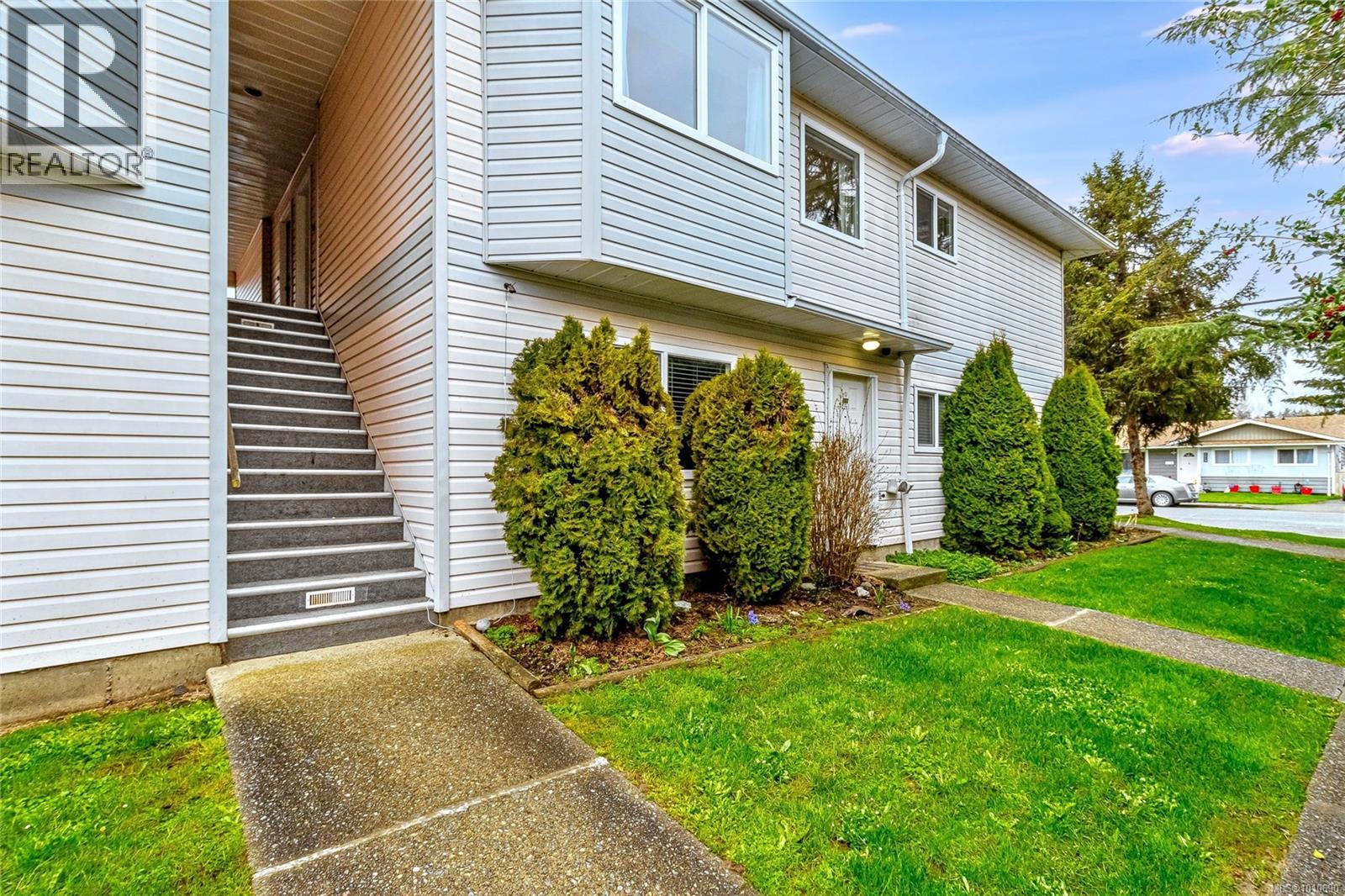 Photo 1 of 202 2524 Lewis St, Duncan BC