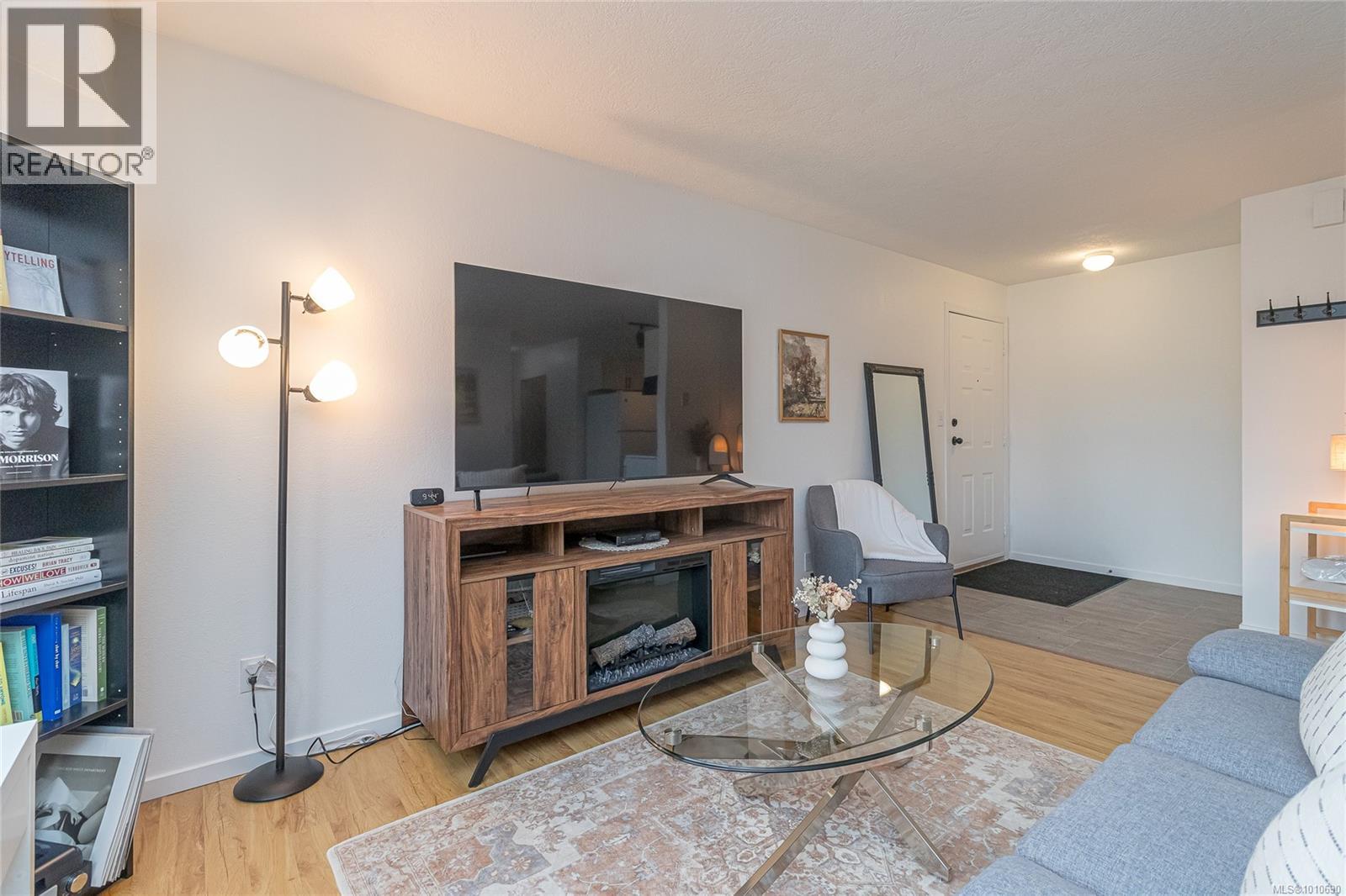Photo 10 of 202 2524 Lewis St, Duncan BC