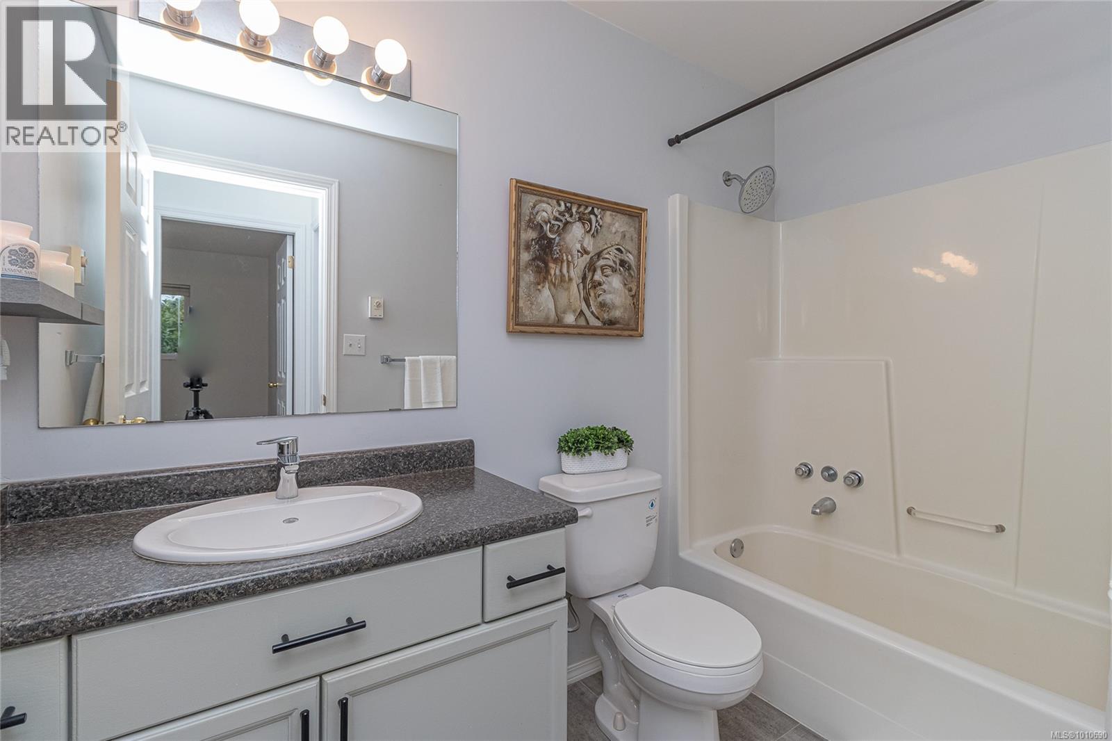 Photo 9 of 202 2524 Lewis St, Duncan BC