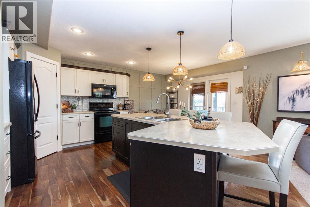 Photo 10 of 152 Iverson Close, Red Deer AB