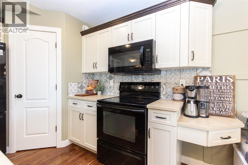 Photo 14 of 152 Iverson Close, Red Deer AB