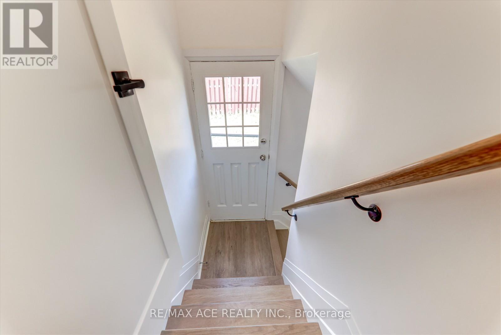 Photo 18 of 16 Yorkshire Road, Toronto ON