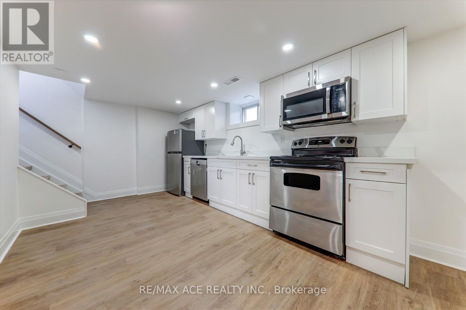 Photo 19 of 16 Yorkshire Road, Toronto ON