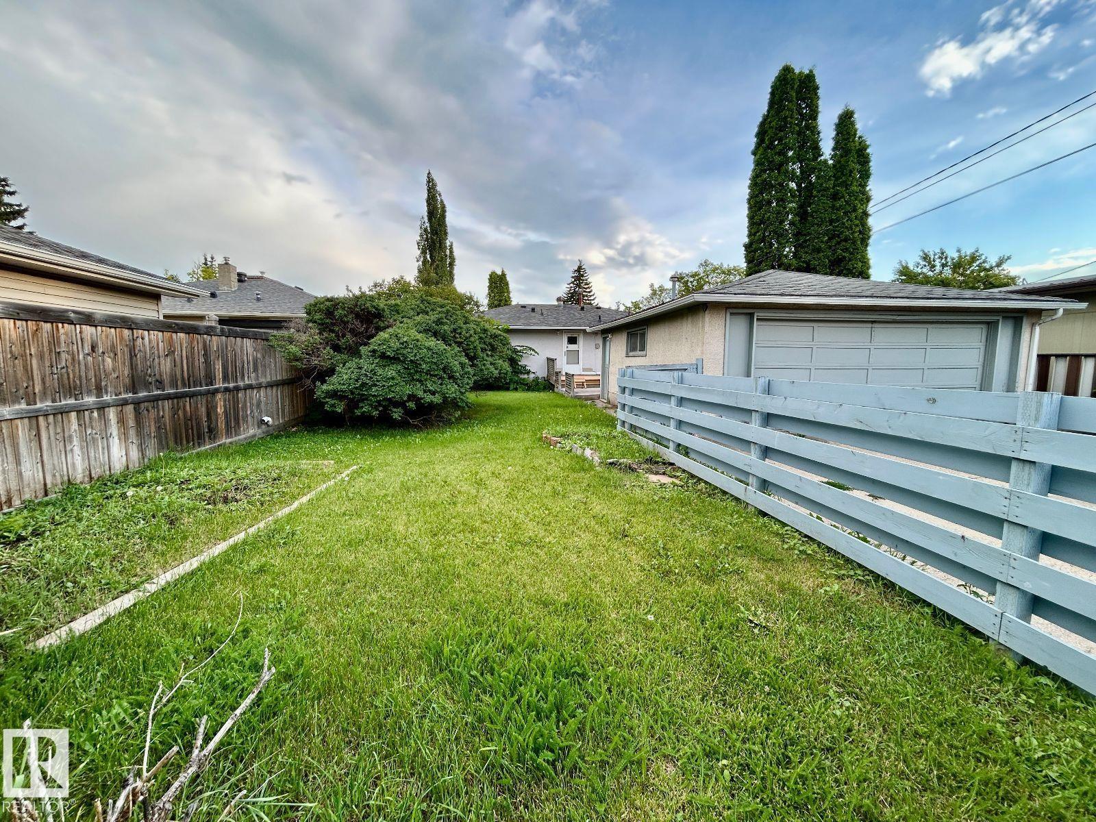 Photo 12 of 14528 87 Av Nw, Edmonton AB