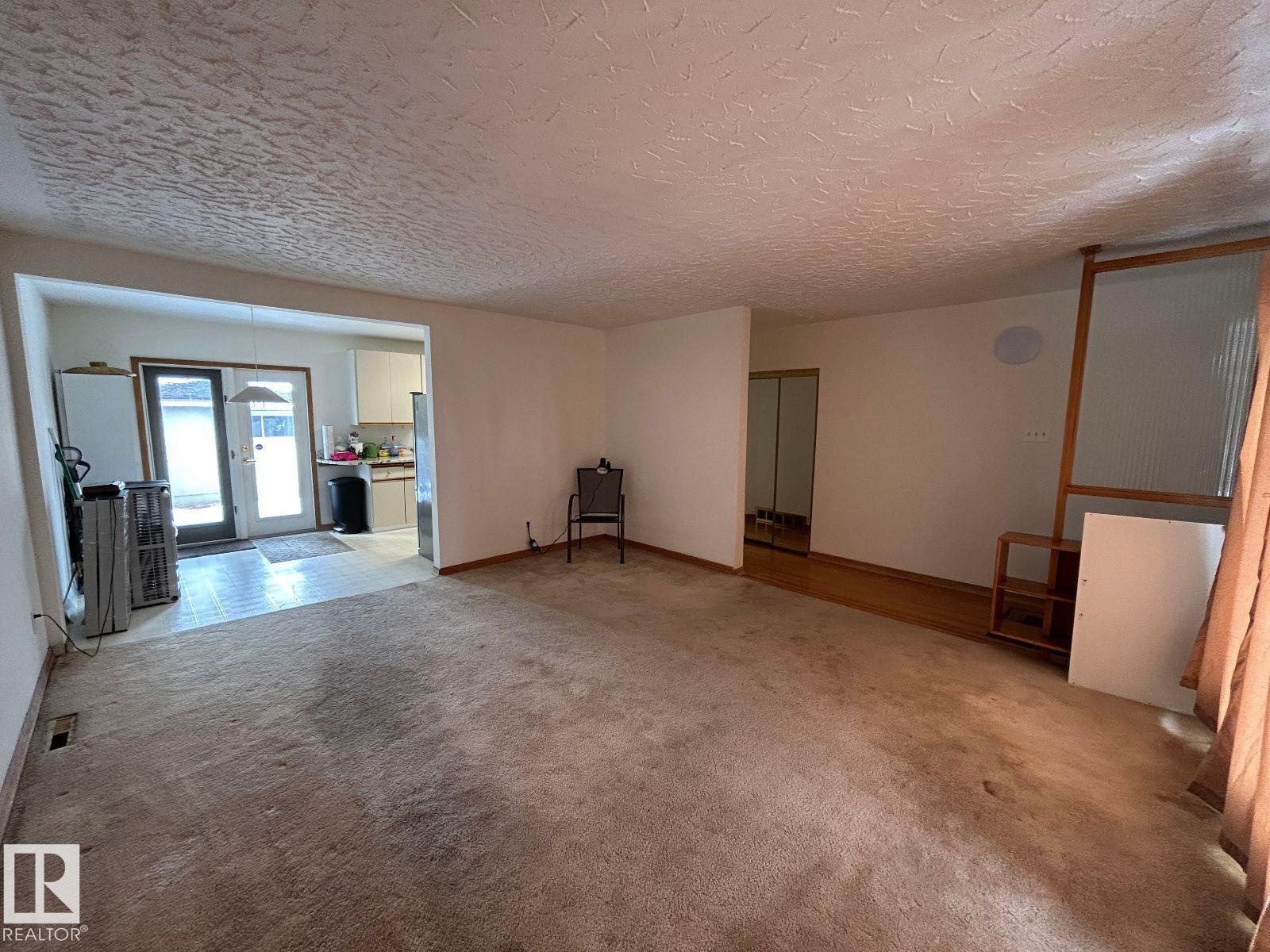 Photo 3 of 14528 87 Av Nw, Edmonton AB