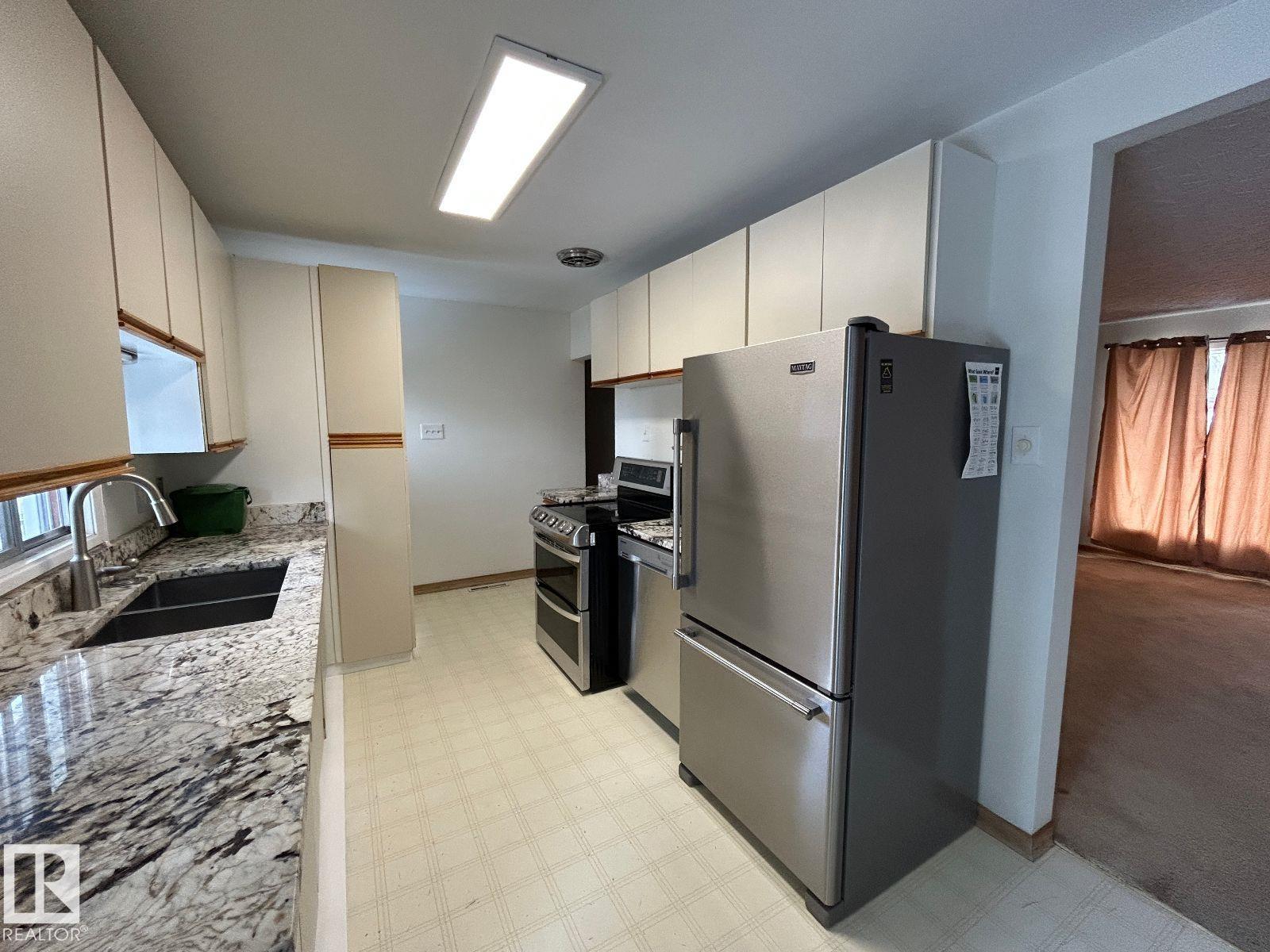 Photo 6 of 14528 87 Av Nw, Edmonton AB