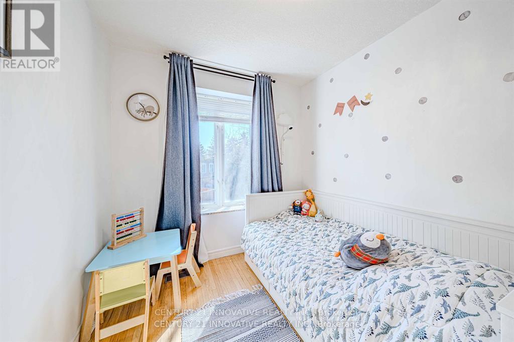 Photo 4 of 1534 Westminster Place, Burlington ON