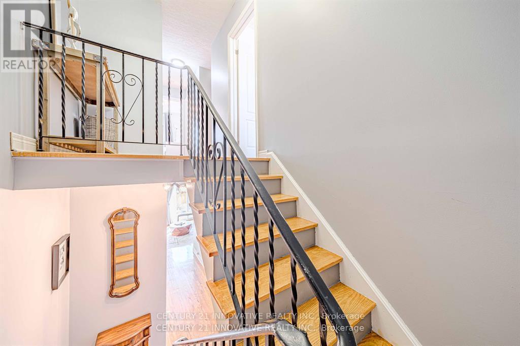 Photo 33 of 1534 Westminster Place, Burlington ON