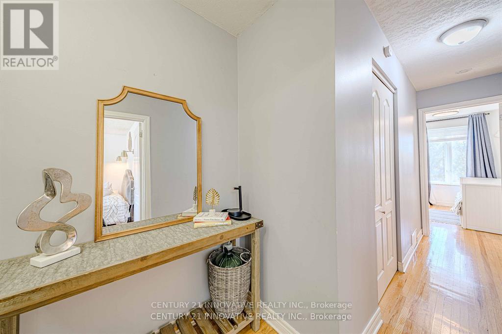 Photo 2 of 1534 Westminster Place, Burlington ON